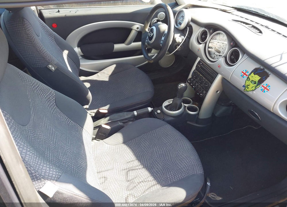 2003 MINI COOPER VIN: WMWRC33433TE14584