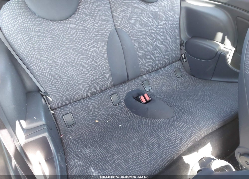 2003 MINI COOPER VIN: WMWRC33433TE14584