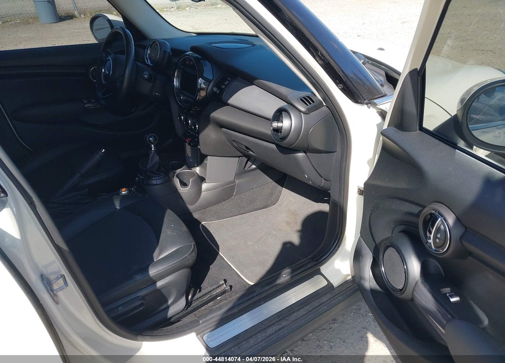 2017 MINI HARDTOP COOPER VIN: WMWXU1C39H2F92903
