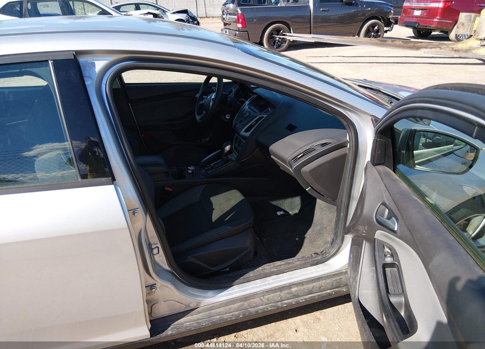 2014 FORD FOCUS SE VIN: 1FADP3F24EL123531