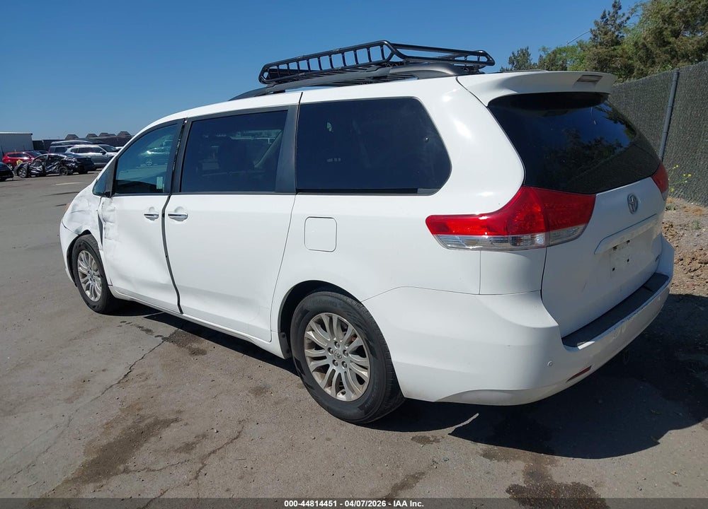 2011 TOYOTA SIENNA XLE V6 VIN: 5TDYK3DC6BS066765