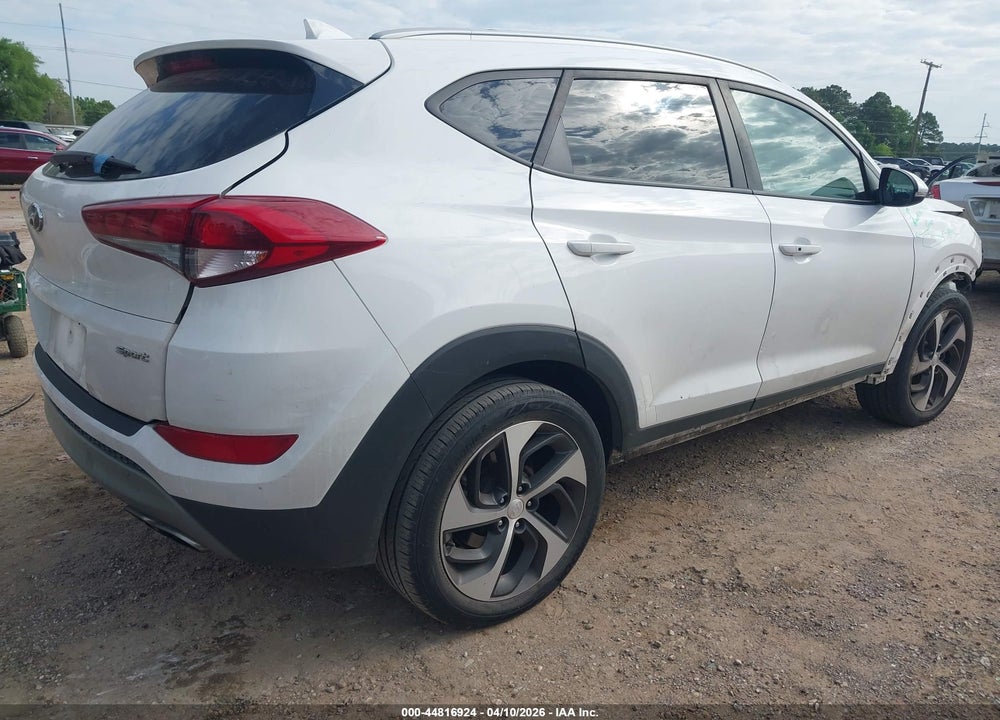 2018 HYUNDAI TUCSON SPORT VIN: KM8J33AL0JU800647