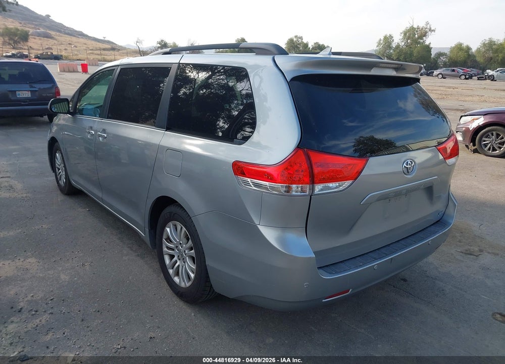2011 TOYOTA SIENNA XLE V6 VIN: 5TDYK3DCXBS135943