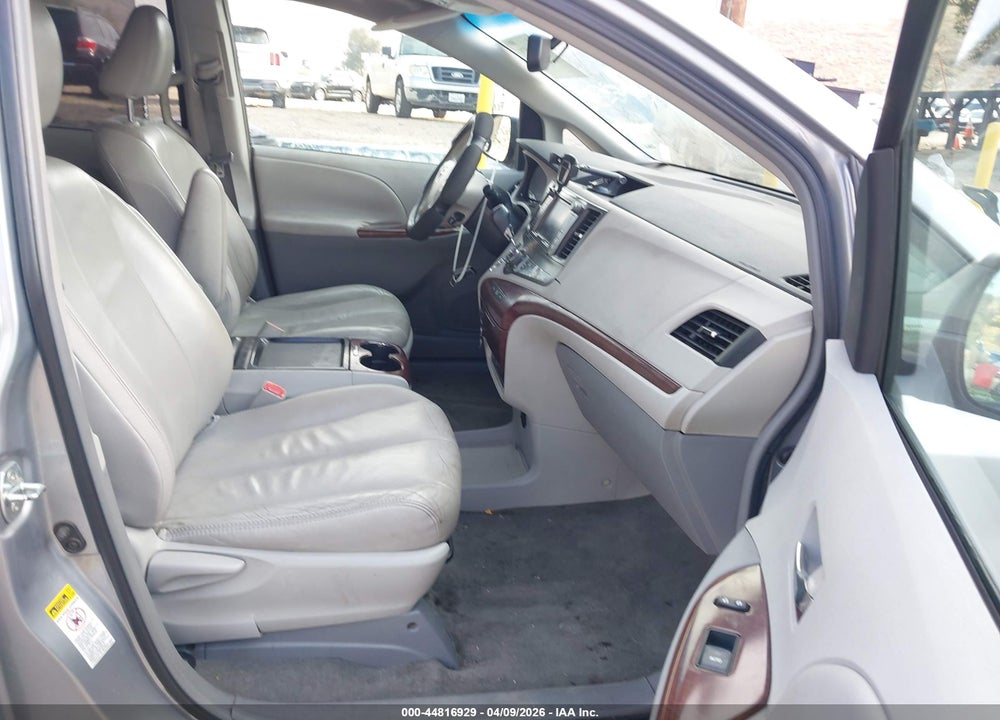 2011 TOYOTA SIENNA XLE V6 VIN: 5TDYK3DCXBS135943