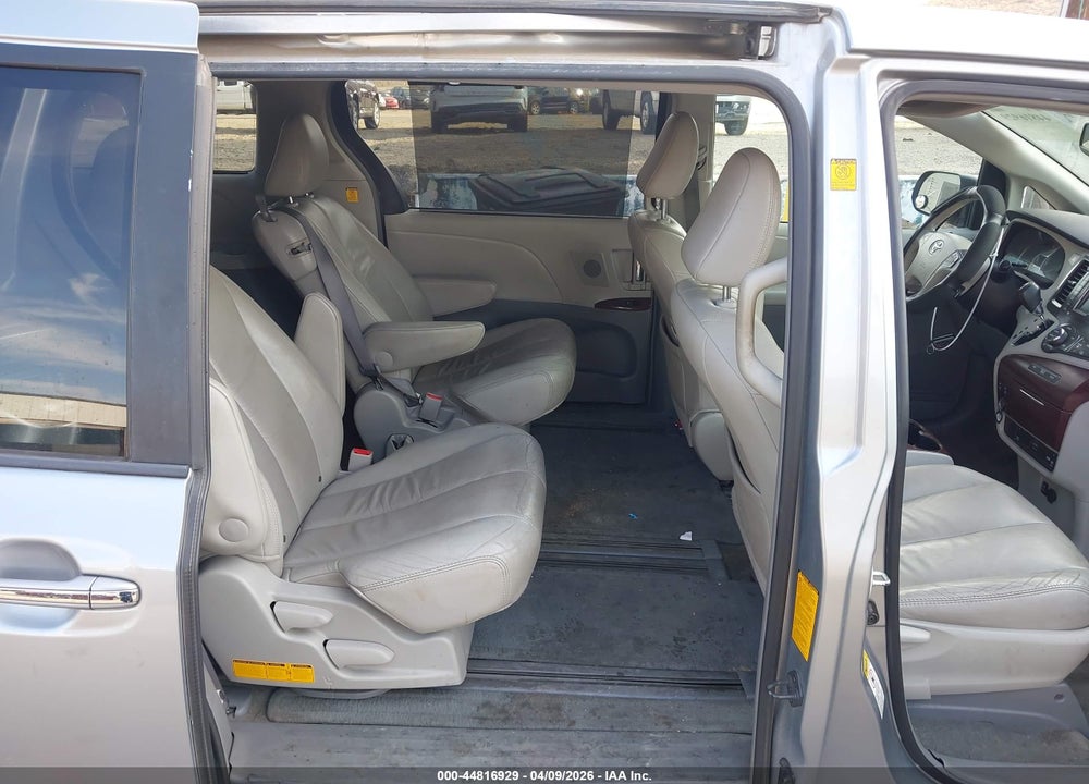 2011 TOYOTA SIENNA XLE V6 VIN: 5TDYK3DCXBS135943