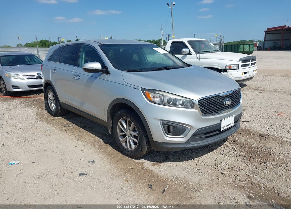 2016 KIA SORENTO 2.4L L VIN: 5XYPG4A30GG021588