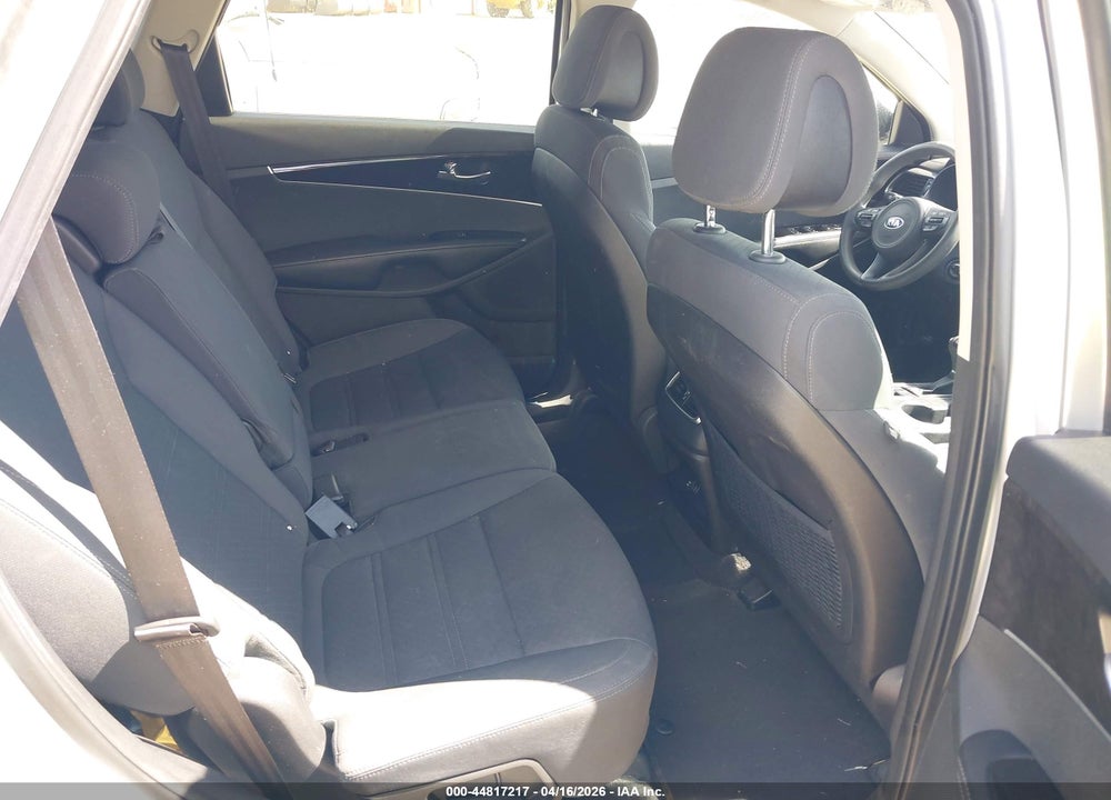 2016 KIA SORENTO 2.4L L VIN: 5XYPG4A30GG021588