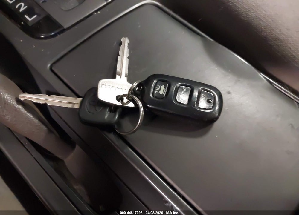 2004 TOYOTA CAMRY LE VIN: 4T1BE32K04U928203
