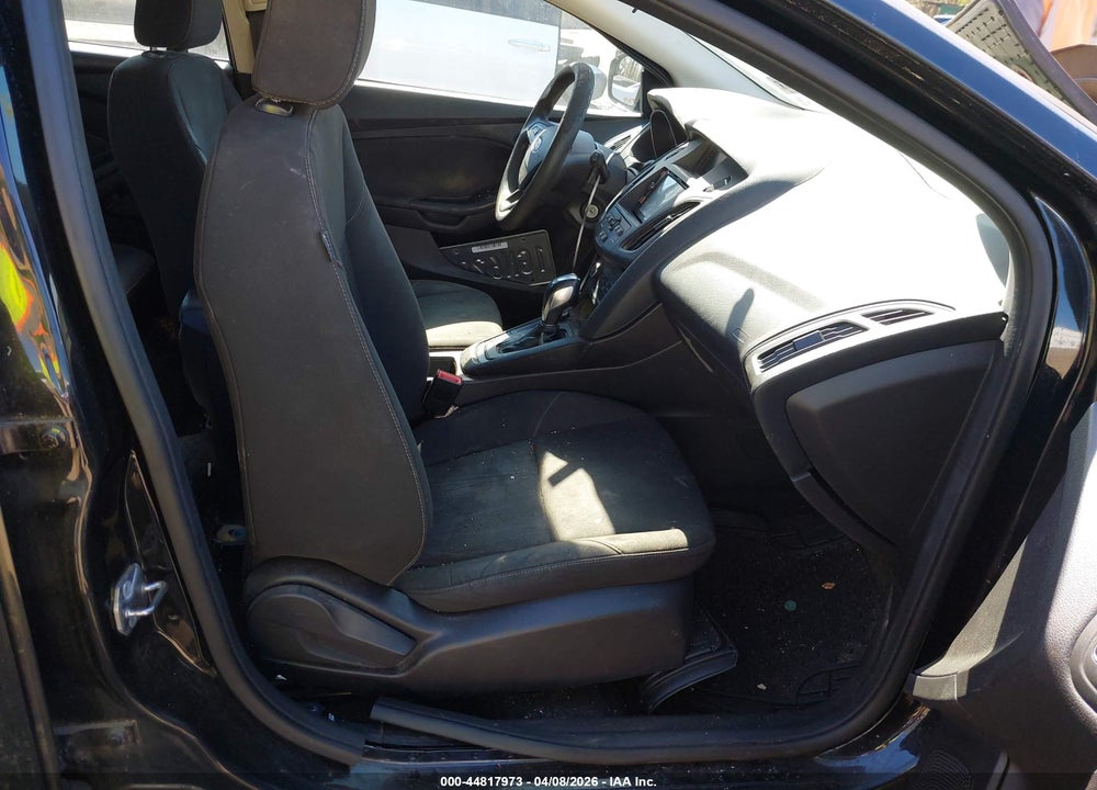 2015 FORD FOCUS SE VIN: 1FADP3K25FL230658