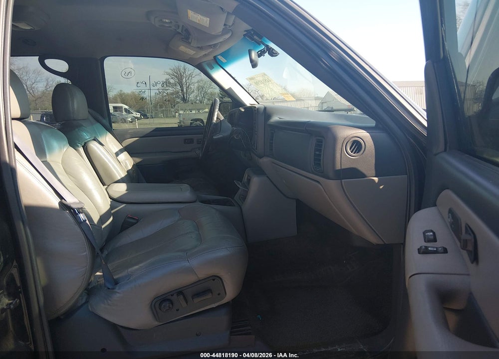 2001 CHEVROLET TAHOE LT VIN: 1GNEC13T31J282582