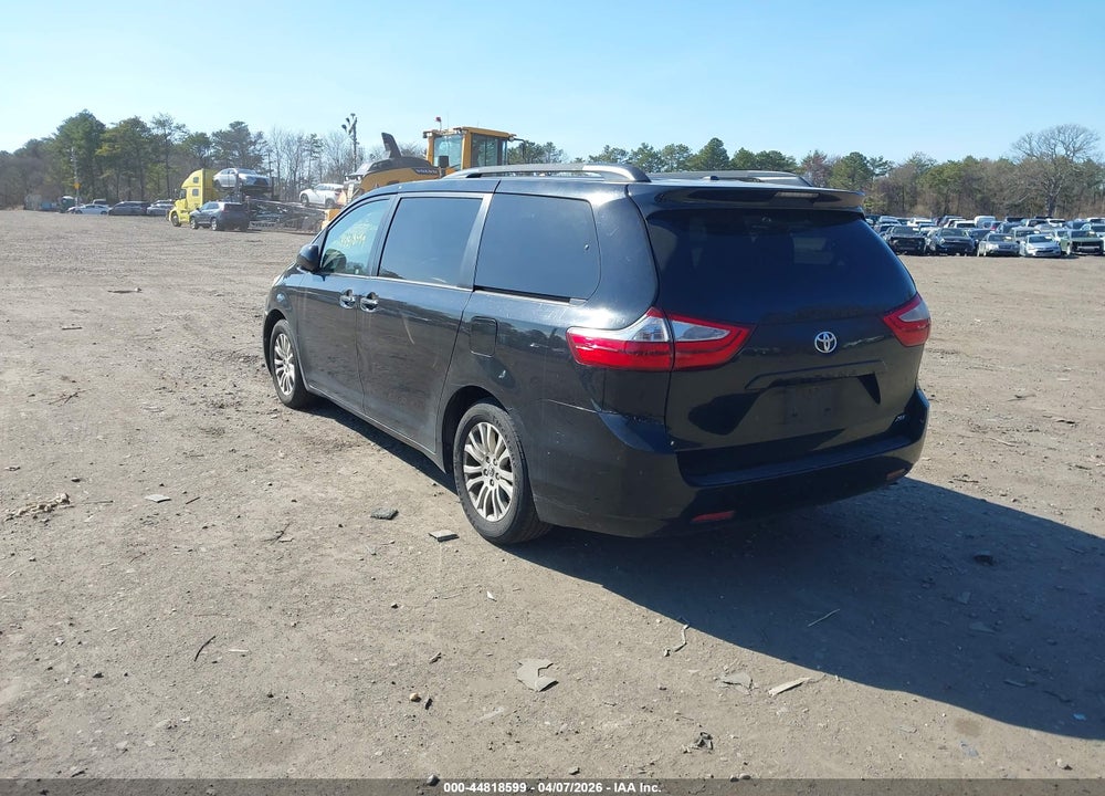 2017 TOYOTA SIENNA XLE 8 PASSENGER VIN: 5TDYZ3DC3HS799733