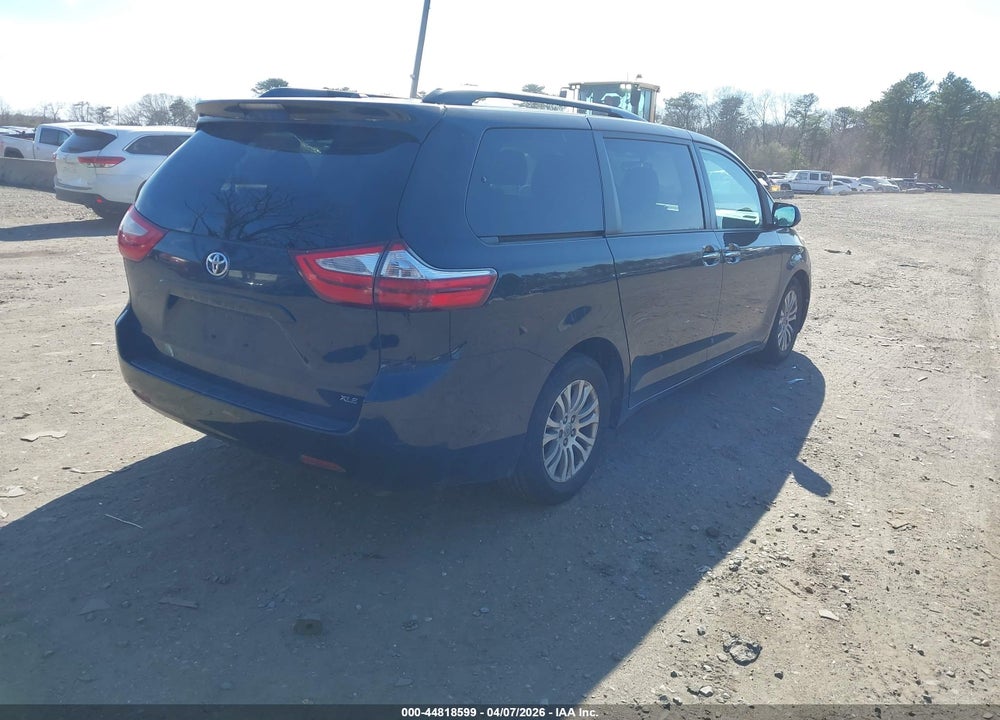 2017 TOYOTA SIENNA XLE 8 PASSENGER VIN: 5TDYZ3DC3HS799733