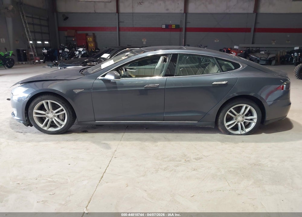 2014 TESLA MODEL S VIN: 5YJSA1S19EFP47915