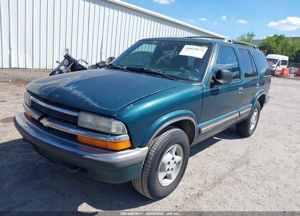 1998 CHEVROLET BLAZER LS VIN: 1GNDT13W7WK155891