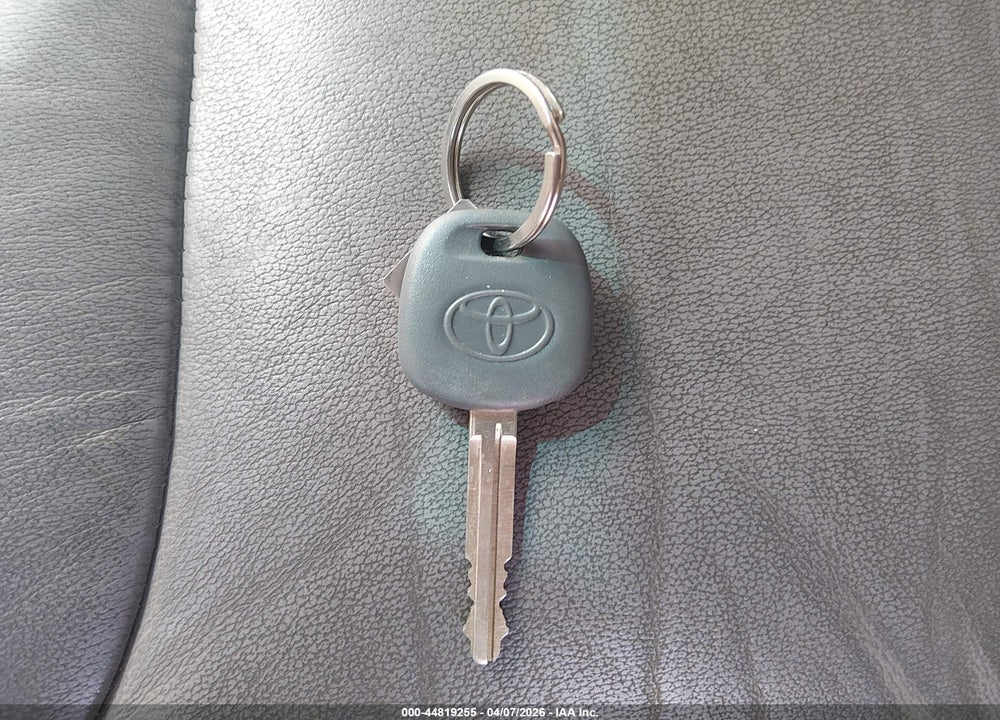 2008 TOYOTA SIENNA XLE VIN: 5TDZK22C58S180220