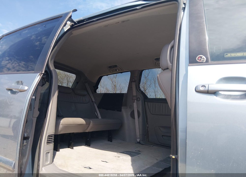 2008 TOYOTA SIENNA XLE VIN: 5TDZK22C58S180220