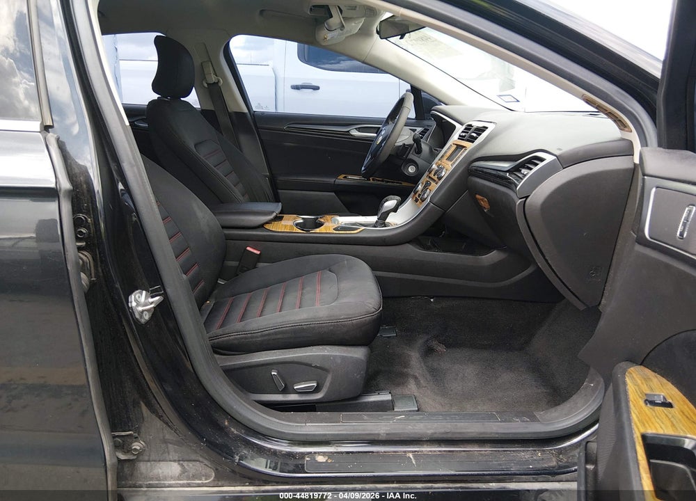 2015 FORD FUSION SE VIN: 3FA6P0H9XFR239756
