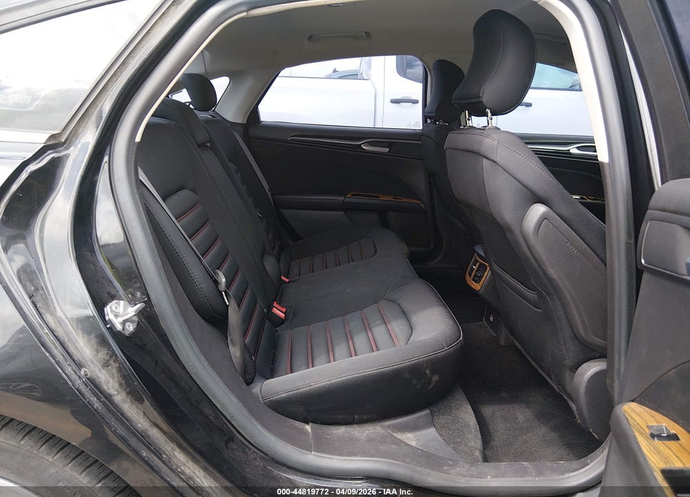 2015 FORD FUSION SE VIN: 3FA6P0H9XFR239756