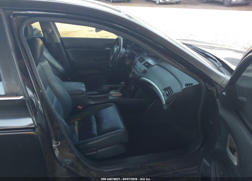 2011 HONDA ACCORD 2.4 SE VIN: 1HGCP2F68BA152560