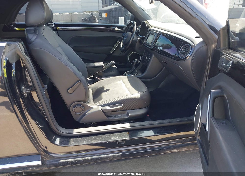 2014 VOLKSWAGEN BEETLE VIN: 3VW5P7AT1EM805428
