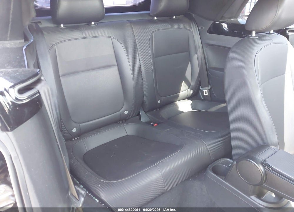 2014 VOLKSWAGEN BEETLE VIN: 3VW5P7AT1EM805428
