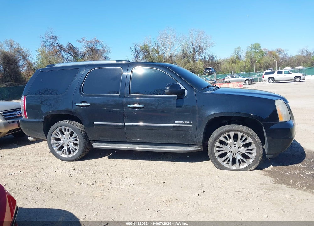 2012 GMC YUKON DENALI VIN: 1GKS2EEF0CR137232
