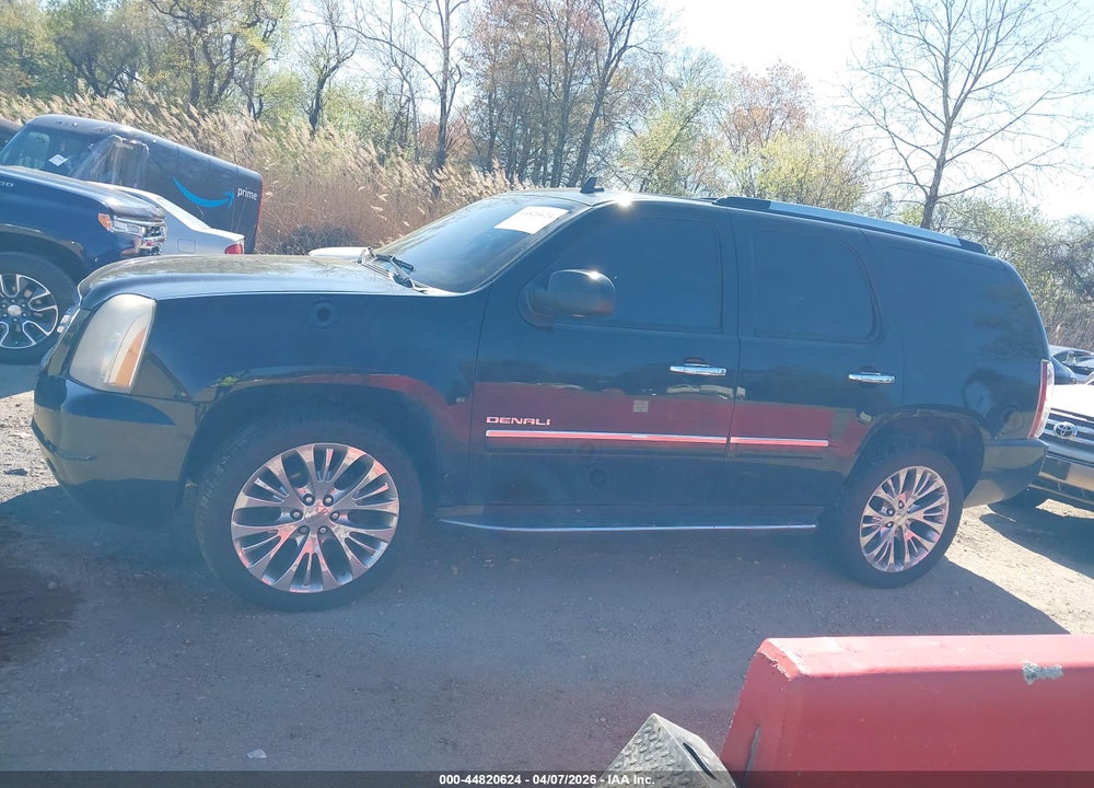 2012 GMC YUKON DENALI VIN: 1GKS2EEF0CR137232