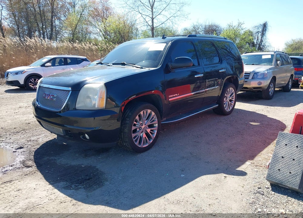 2012 GMC YUKON DENALI VIN: 1GKS2EEF0CR137232