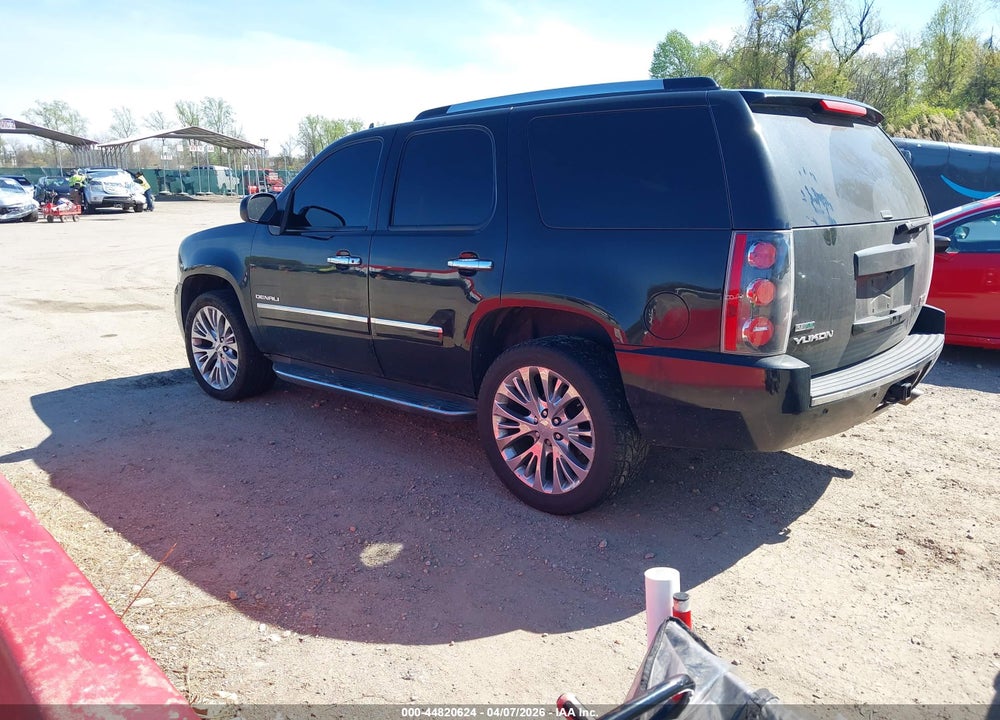 2012 GMC YUKON DENALI VIN: 1GKS2EEF0CR137232