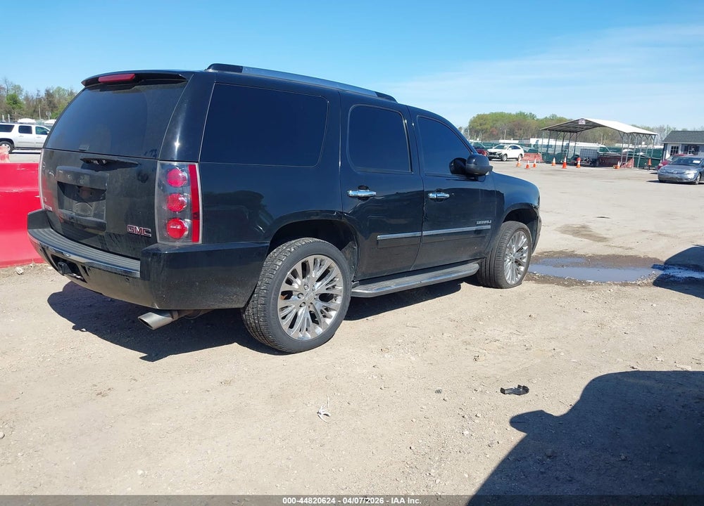 2012 GMC YUKON DENALI VIN: 1GKS2EEF0CR137232