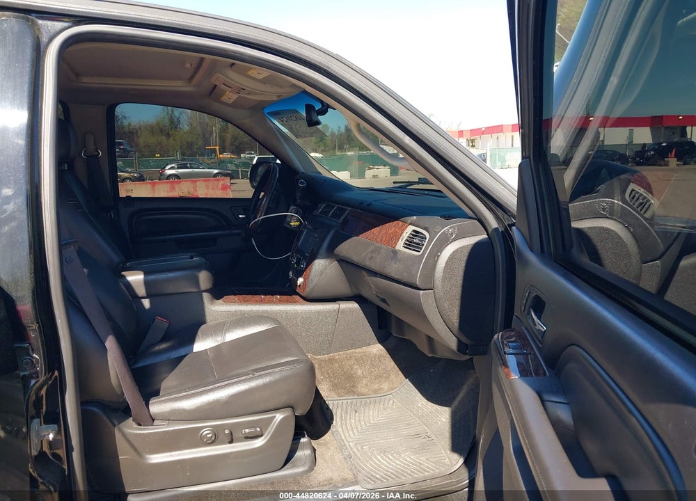 2012 GMC YUKON DENALI VIN: 1GKS2EEF0CR137232