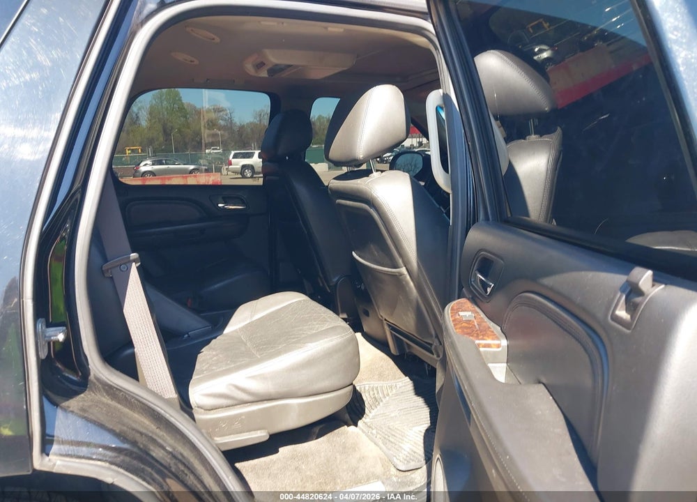 2012 GMC YUKON DENALI VIN: 1GKS2EEF0CR137232