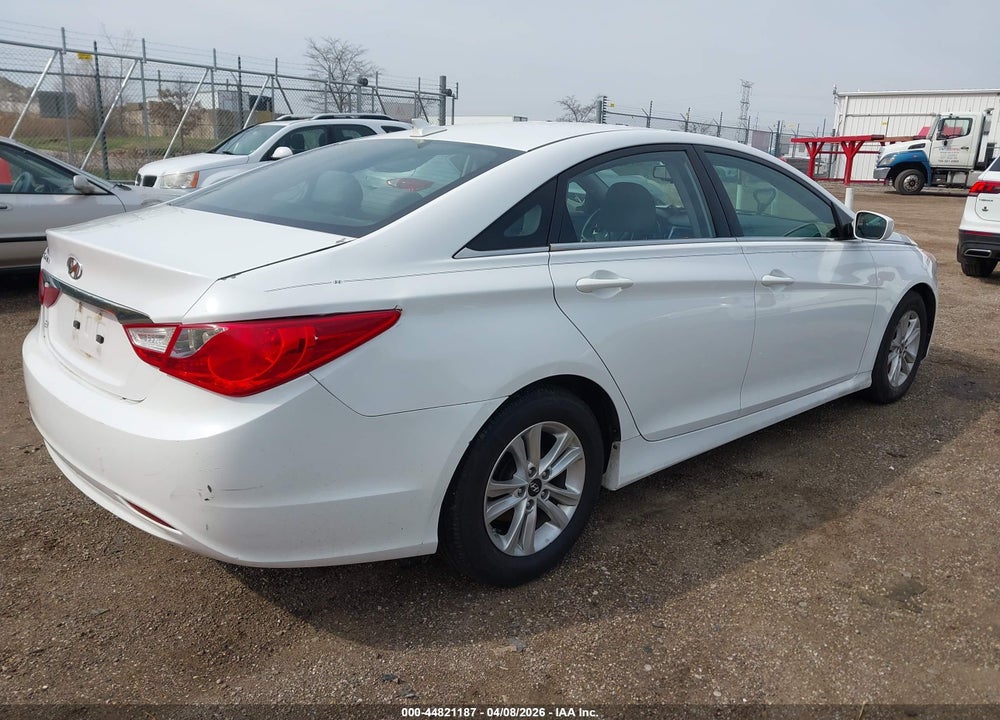 2014 HYUNDAI SONATA GLS VIN: 5NPEB4AC9EH923670