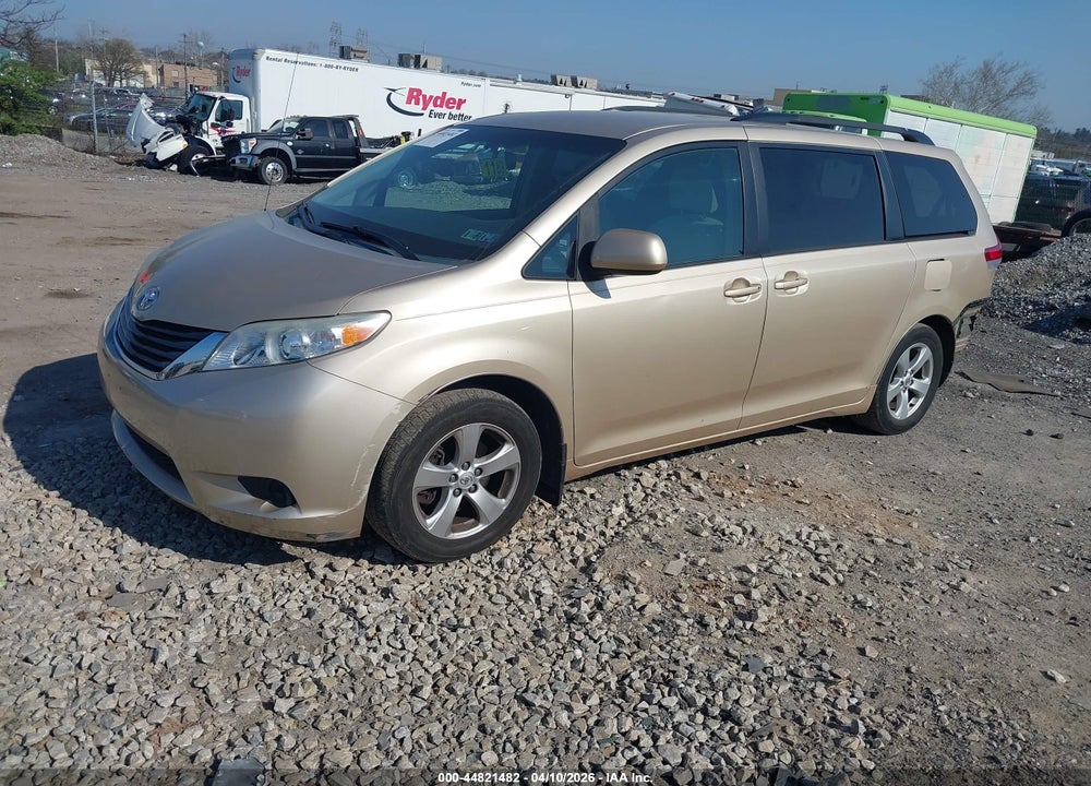 2014 TOYOTA SIENNA LE V6 8 PASSENGER VIN: 5TDKK3DC2ES449452