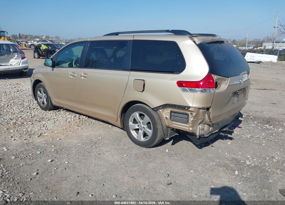 2014 TOYOTA SIENNA LE V6 8 PASSENGER VIN: 5TDKK3DC2ES449452