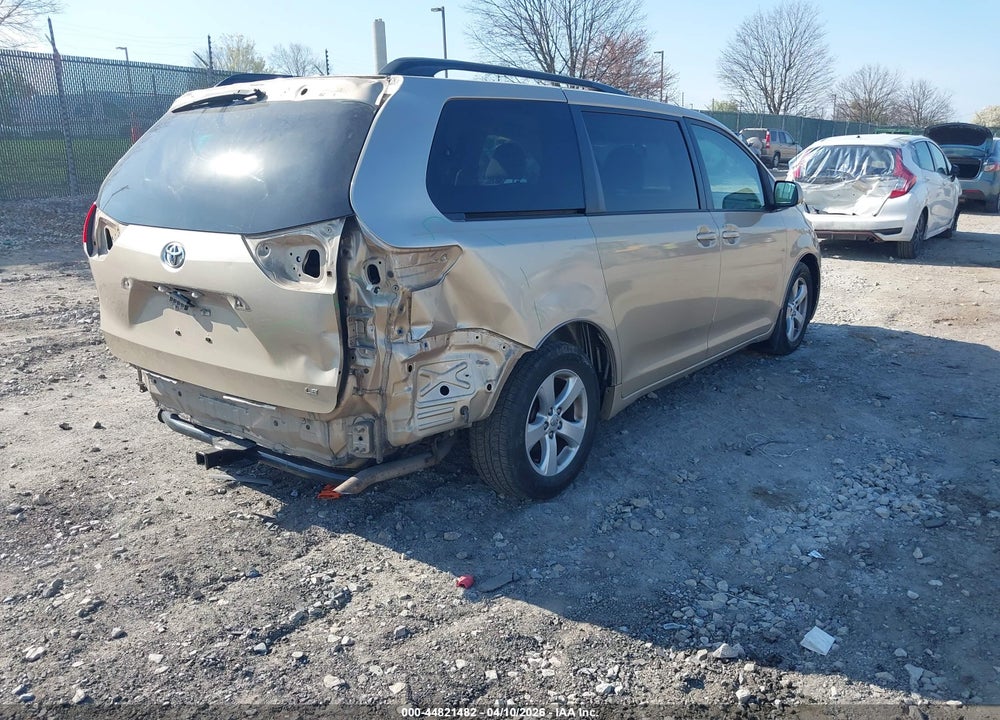 2014 TOYOTA SIENNA LE V6 8 PASSENGER VIN: 5TDKK3DC2ES449452