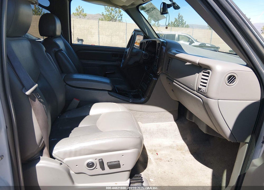 2005 GMC YUKON XL 1500 DENALI VIN: 1GKFK66U35J260660