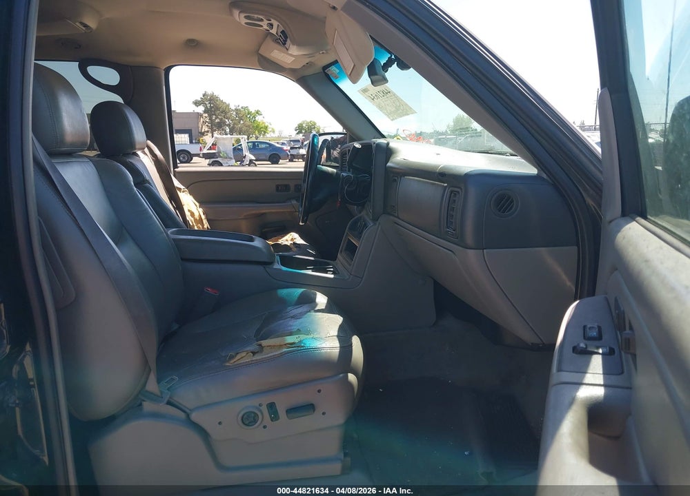 2004 CHEVROLET SUBURBAN 1500 LT VIN: 3GNEC16T94G141596