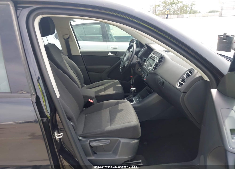 2013 VOLKSWAGEN TIGUAN S VIN: WVGBV7AX7DW551863