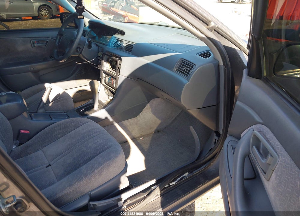 1997 TOYOTA CAMRY LE VIN: 4T1BG22K2VU146958