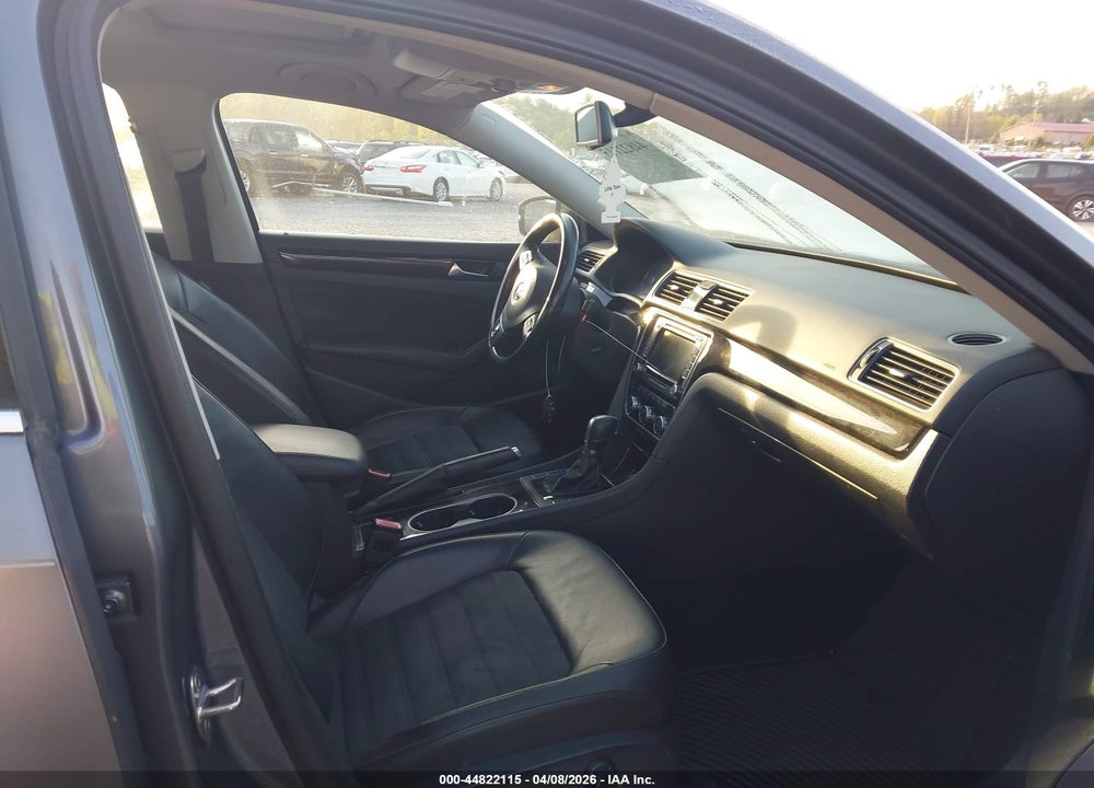 2015 VOLKSWAGEN PASSAT 2.0L TDI SEL PREMIUM VIN: 1VWCV7A33FC013359
