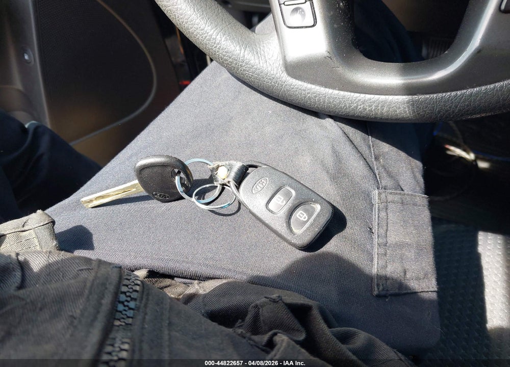 2012 KIA SORENTO LX VIN: 5XYKT3A68CG198491