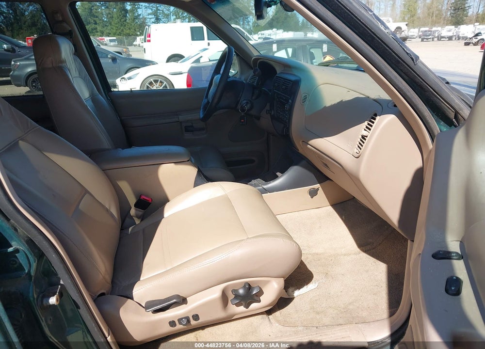 2000 FORD EXPLORER XLT VIN: 1FMDU83P8YZC32720