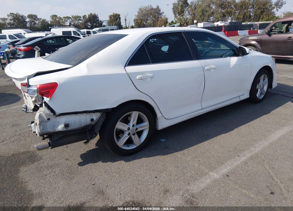 2013 TOYOTA CAMRY SE VIN: 4T1BF1FK4DU652426