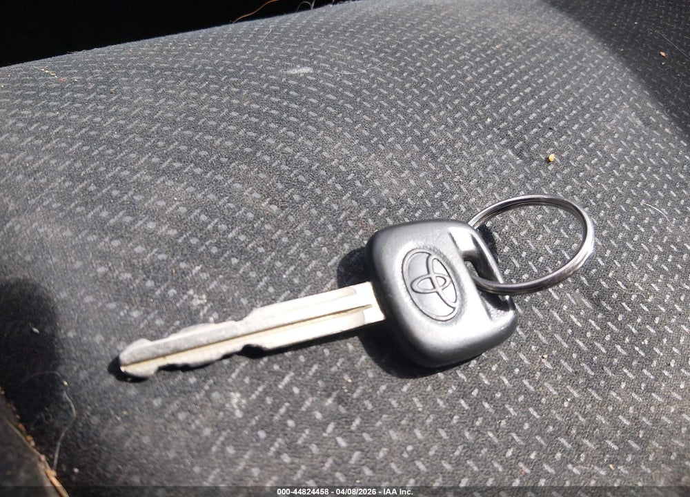2012 TOYOTA YARIS VIN: JTDBT4K39CL028087