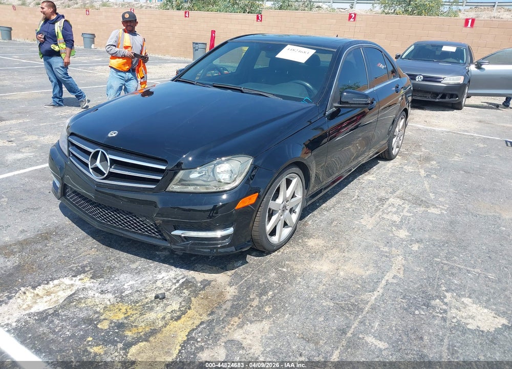 2013 MERCEDES-BENZ C 250 SPORT VIN: WDDGF4HB3DR266727