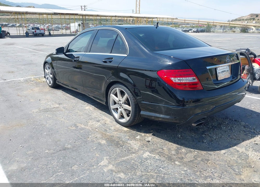 2013 MERCEDES-BENZ C 250 SPORT VIN: WDDGF4HB3DR266727