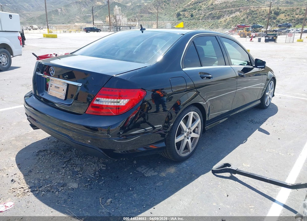 2013 MERCEDES-BENZ C 250 SPORT VIN: WDDGF4HB3DR266727