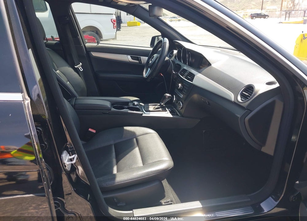 2013 MERCEDES-BENZ C 250 SPORT VIN: WDDGF4HB3DR266727