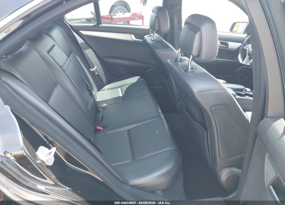 2013 MERCEDES-BENZ C 250 SPORT VIN: WDDGF4HB3DR266727